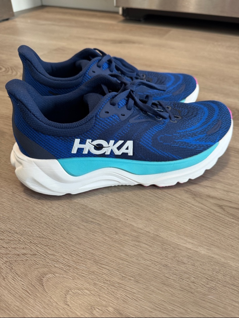 HOKA Arahi 8